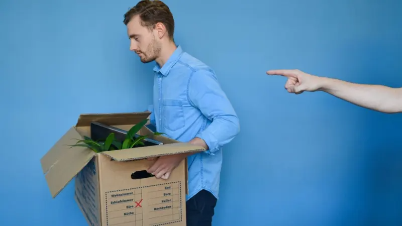 Bedrijven misbruiken AI om massale ontslagen door economische misstappen te verhullen